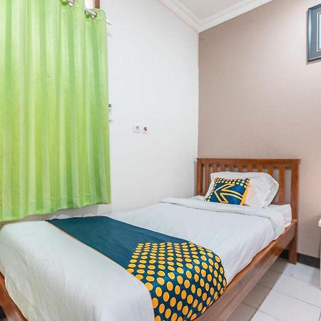 Spot On 2033 Kayumanis Homestay Syariah Jakarta Exteriér fotografie
