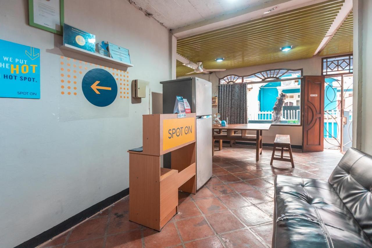 Spot On 2033 Kayumanis Homestay Syariah Jakarta Exteriér fotografie