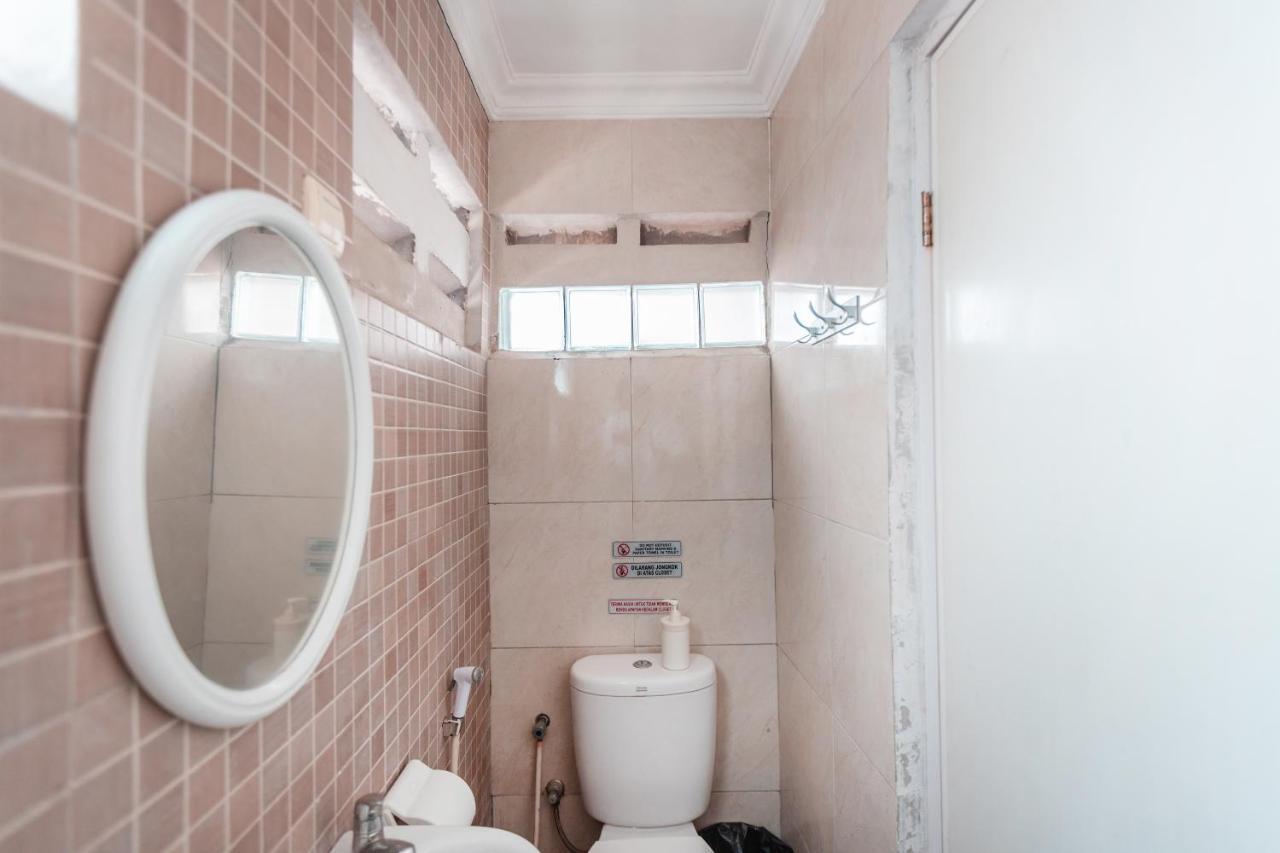 Spot On 2033 Kayumanis Homestay Syariah Jakarta Exteriér fotografie