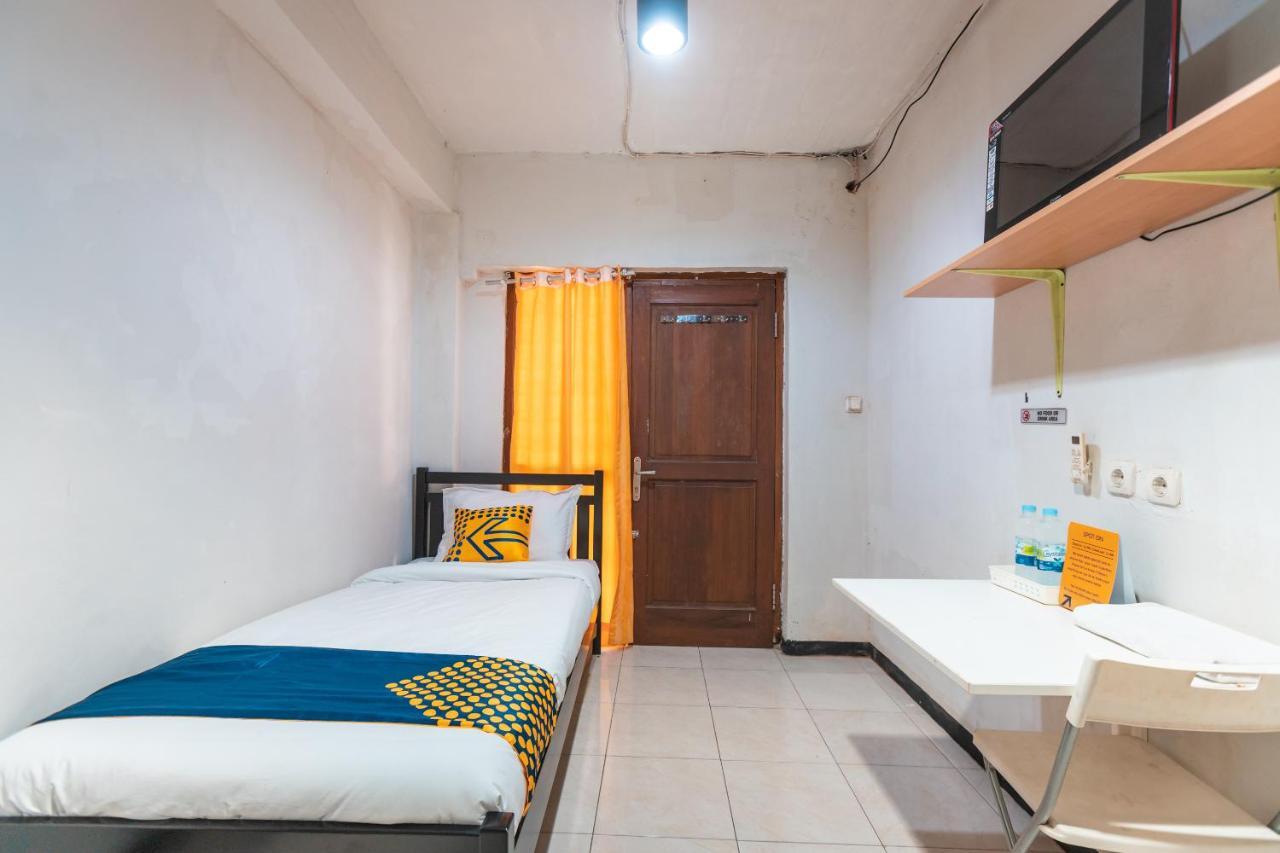 Spot On 2033 Kayumanis Homestay Syariah Jakarta Exteriér fotografie