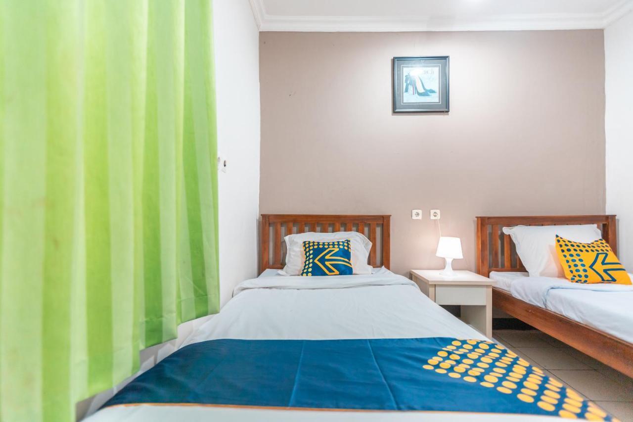 Spot On 2033 Kayumanis Homestay Syariah Jakarta Exteriér fotografie