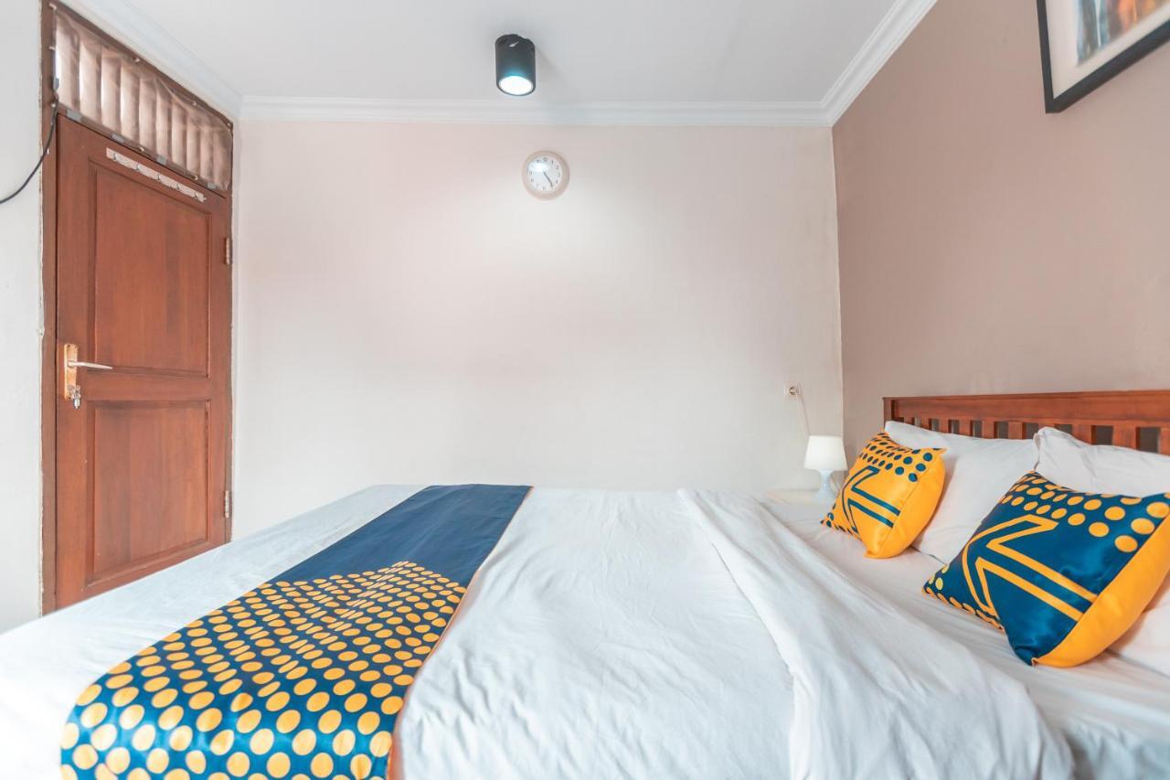 Spot On 2033 Kayumanis Homestay Syariah Jakarta Exteriér fotografie