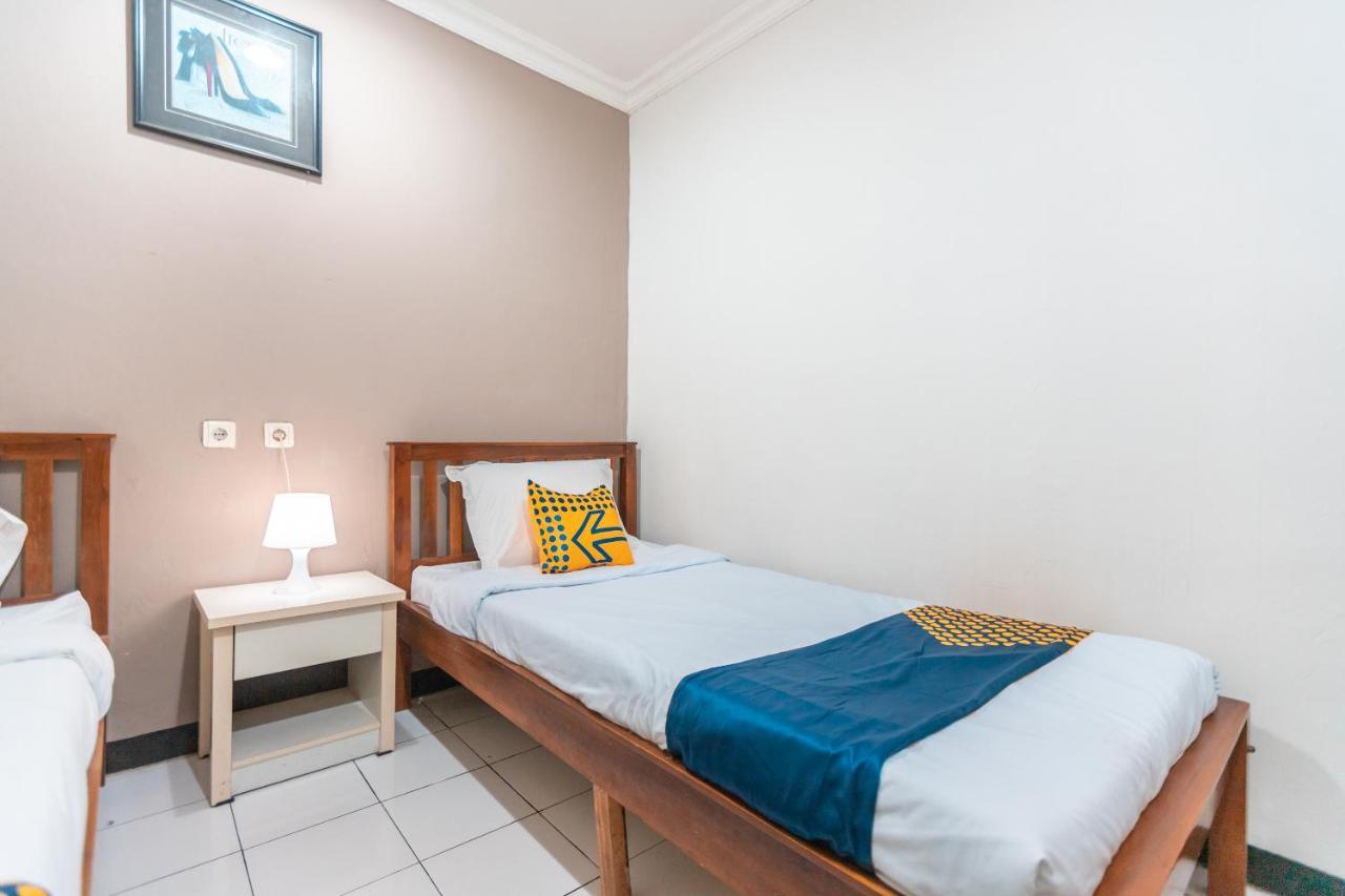 Spot On 2033 Kayumanis Homestay Syariah Jakarta Exteriér fotografie