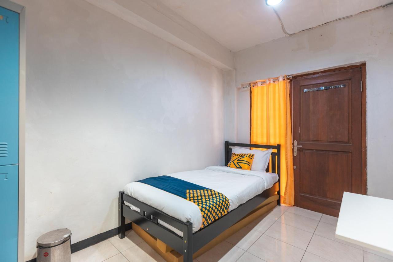 Spot On 2033 Kayumanis Homestay Syariah Jakarta Exteriér fotografie